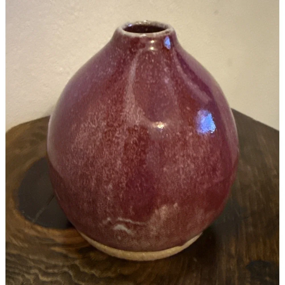 Vintage Maroon,‎ Artist Signed Ceramic Vase standing at 5